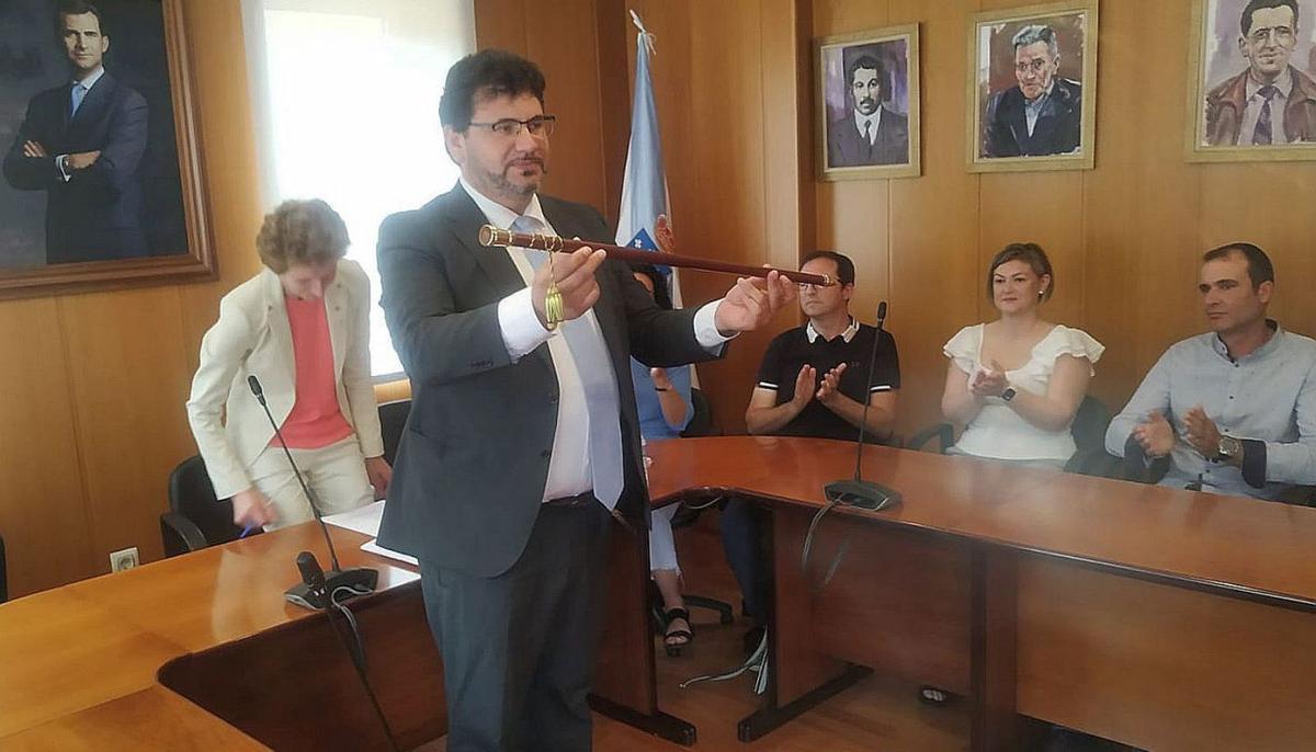 Carlos Viéitez estrena bastón de mando al asumir su segundo mandato consecutivo