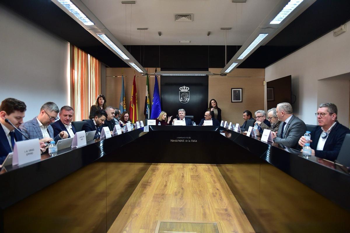 Fotogalería | Las imágenes de la reunión con eurodiputados en Navalmoral por el cierre de Almaraz
