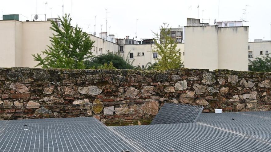 En planta el joven que cayó desde 12 metros en el parking de Menacho de Badajoz