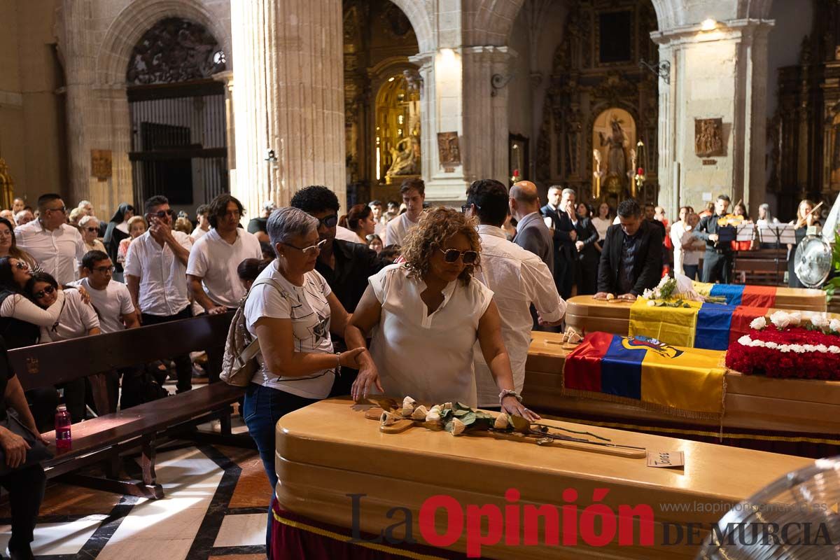 Imágenes del funeral en Caravaca de algunas de las víctimas del incendio en las discotecas de Murcia