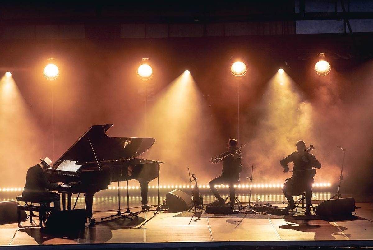 Ludovico Einaudi durante el concierto que ofreció este domingo en Pirineos Sur.