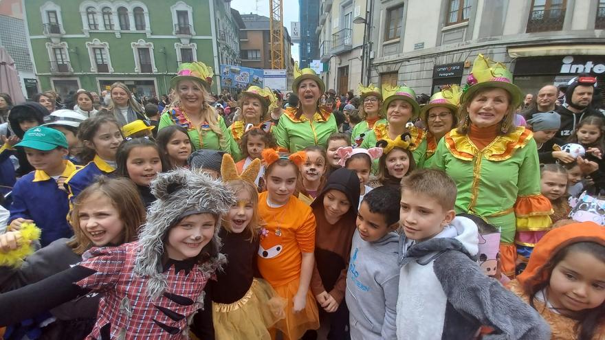 Grado es un gran Carnaval: así fue el multitudinario desfile de los escolares del colegio Virgen del Fresno