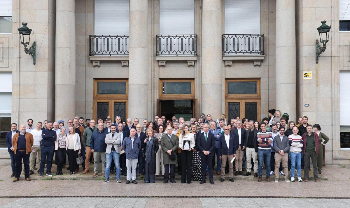 Foto de familia de los asistentes al acto de celebración del patrón de Industriales.