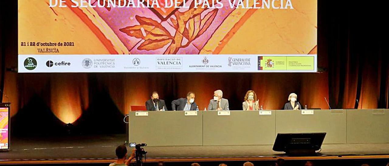 Autoridades en la inauguración del congreso, ayer. | JM LÓPEZ