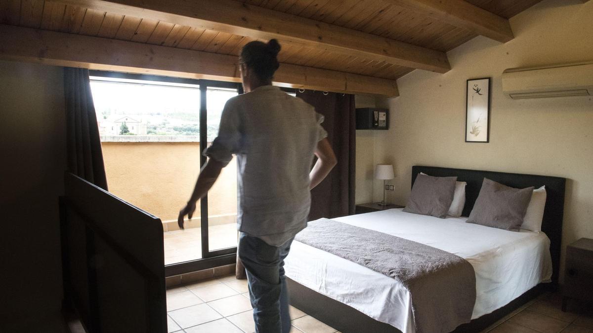 Imatge d’arxiu d’un client en un dels apartaments Urbi