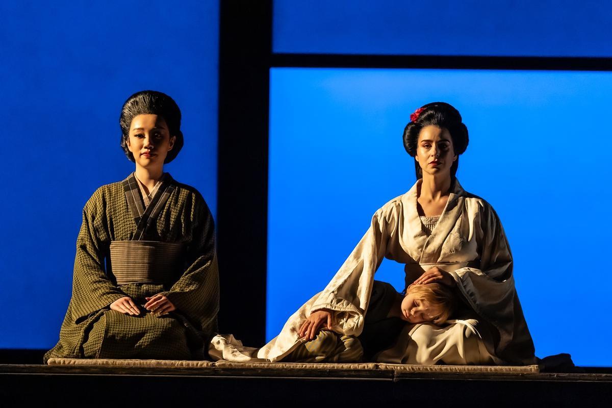 Hongni Wu (Suzuki) Asmik Grigorian (Cio Cio San) en &quot;Madama Butterfly&quot;