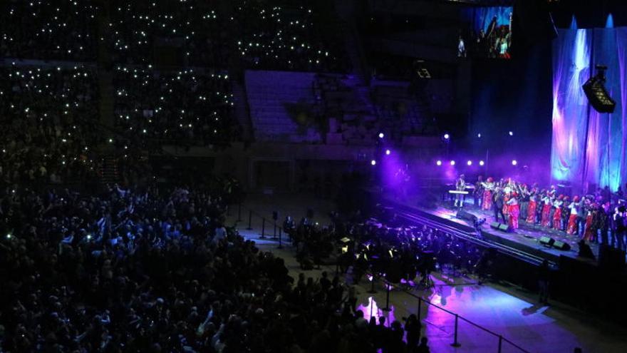 El Palau Sant Jordi de Barcelona s&#039;omple de solidaritat amb els refugiats