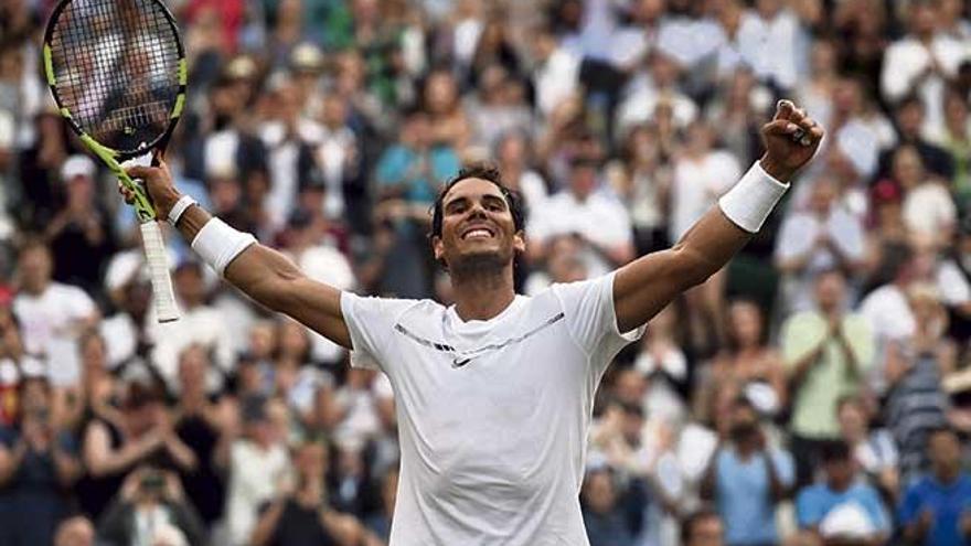 Nadal logró el pase a la tercera ronda del torneo de Wimbledon tras derrotar a un batallador Donald Young en tres sets.