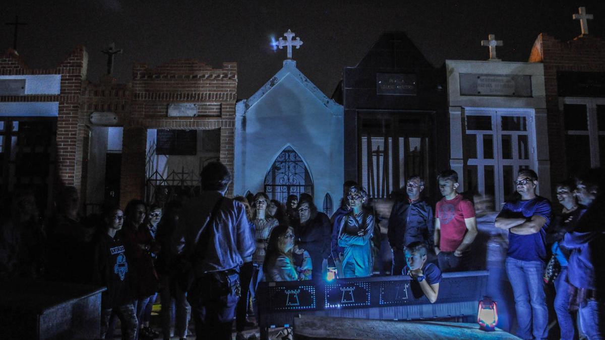 Un paseo lleno de historia dentro de campo santo