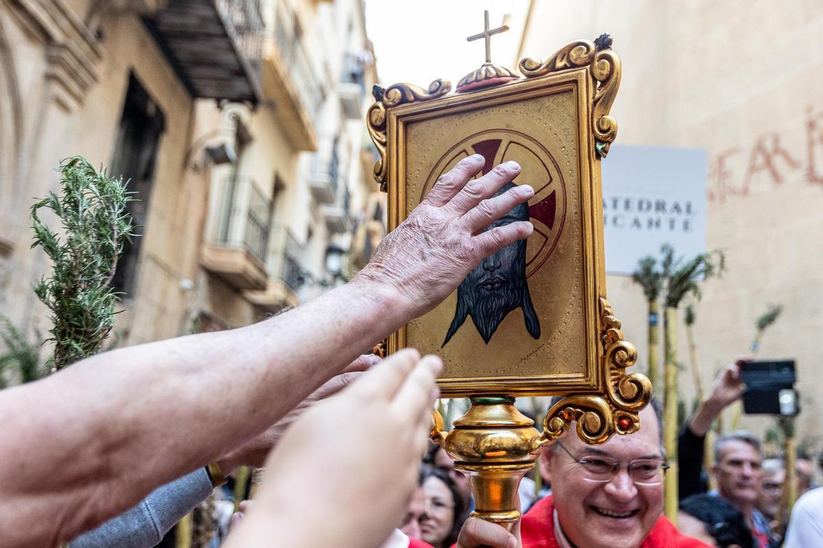 La romería a la Santa Faz marca el pulso de la ciudad de Alicante