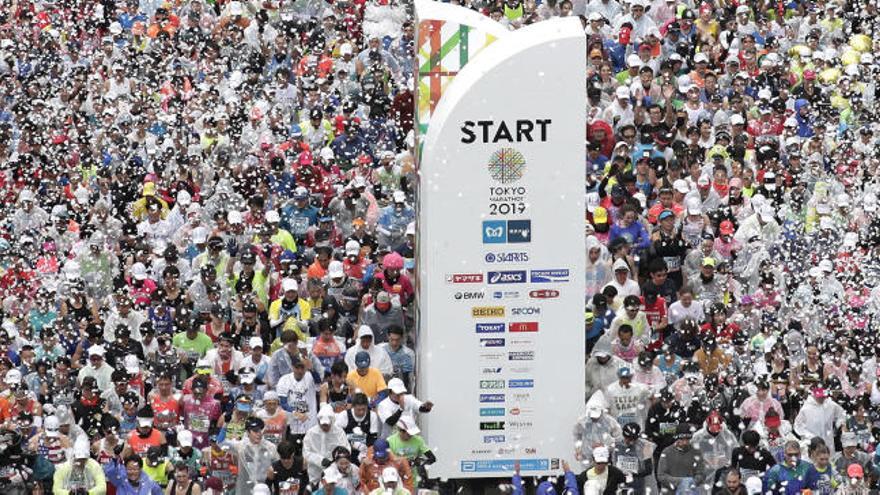 El maratón de Tokio excluye a 37.000 corredores aficionados por el coronavirus