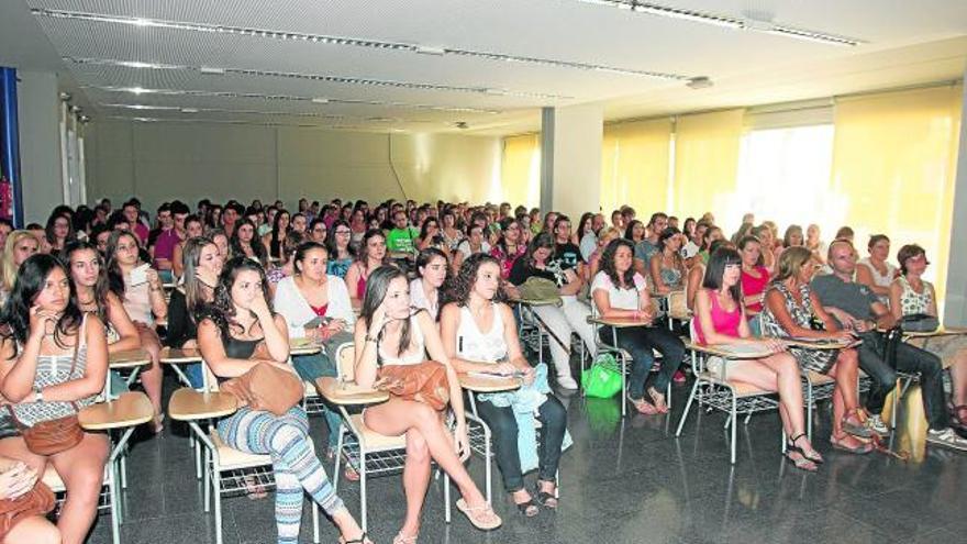 Recepción, ayer, del alumnado de Formación Profesional en el IES Figueras Pacheco de Alicante, uno de los de mayor oferta.