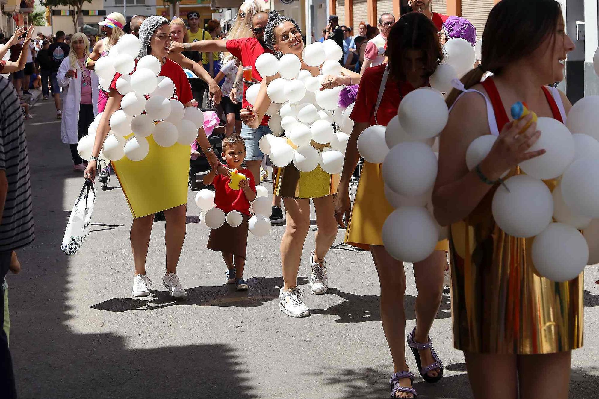 El Grau da inicio a las fiestas de Sant Pere con pólvora, bous y música