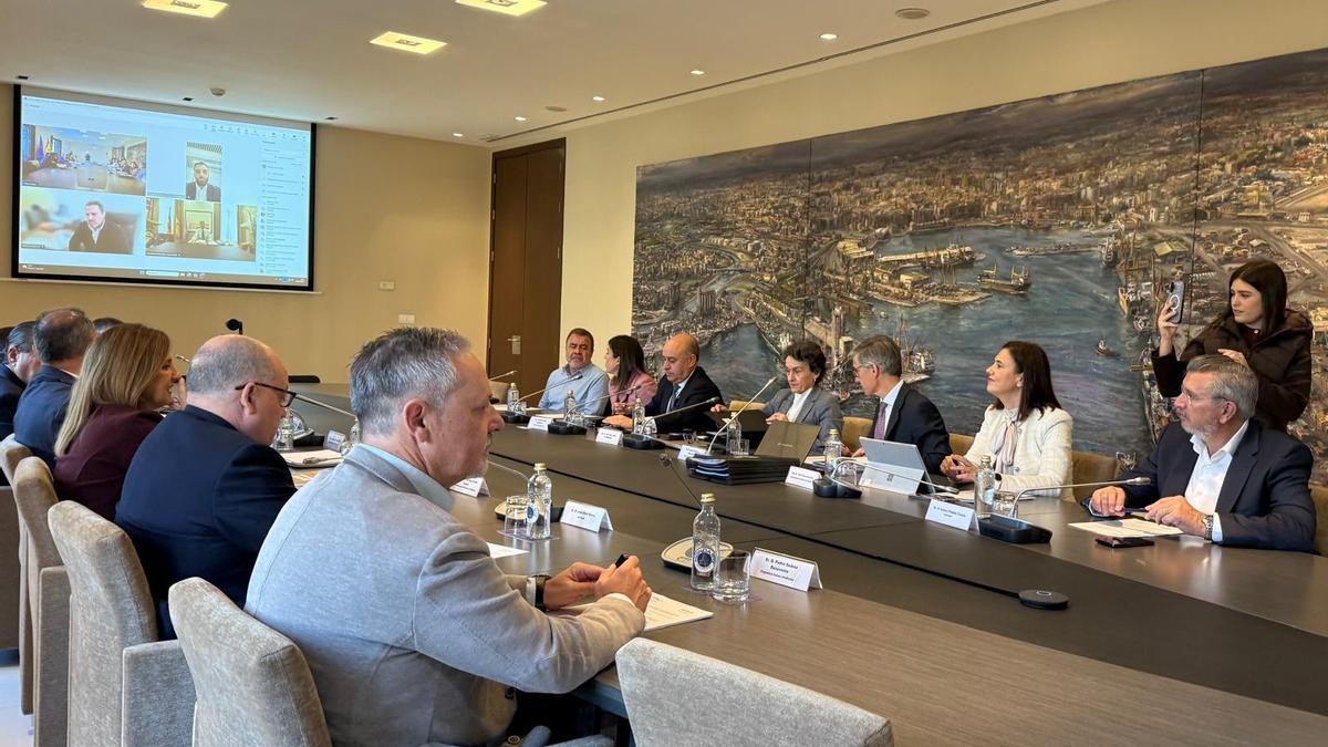 Un momento de la reunión del consejo de administración de la APV, celebrado en el edificio del Reloj.