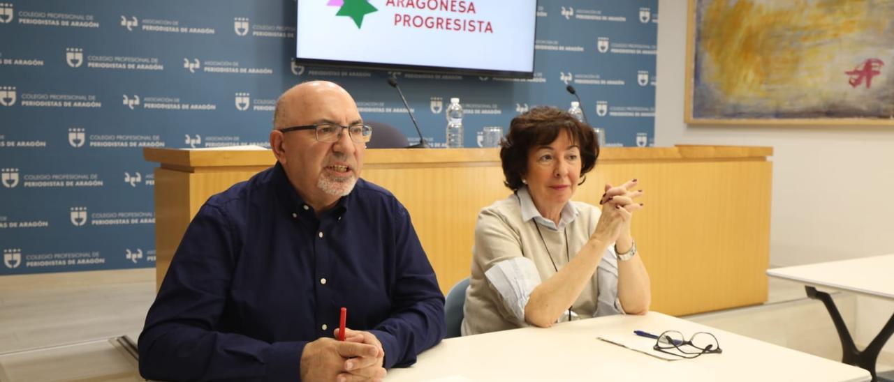 Juan Carlos Cantín y Pilar Saracíbar, en representación de la Plataforma Aragonesa Progresista.