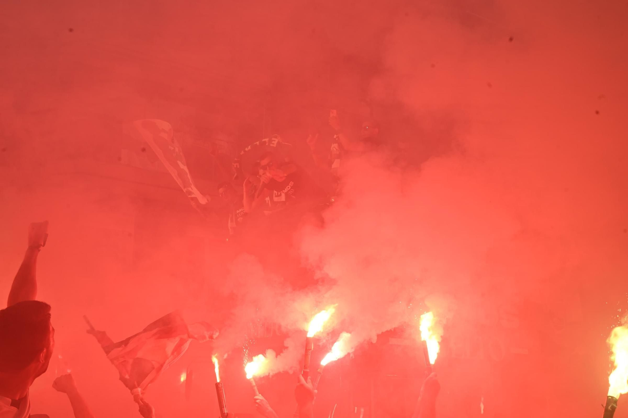 El Elche CF celebra el ascenso a Primera con una rúa en autobús hasta la Plaça de Baix