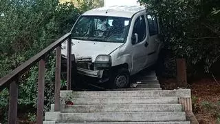 Una furgoneta s'estimba a tocar d'una llar d'infants al barri de Montjuïc de Girona