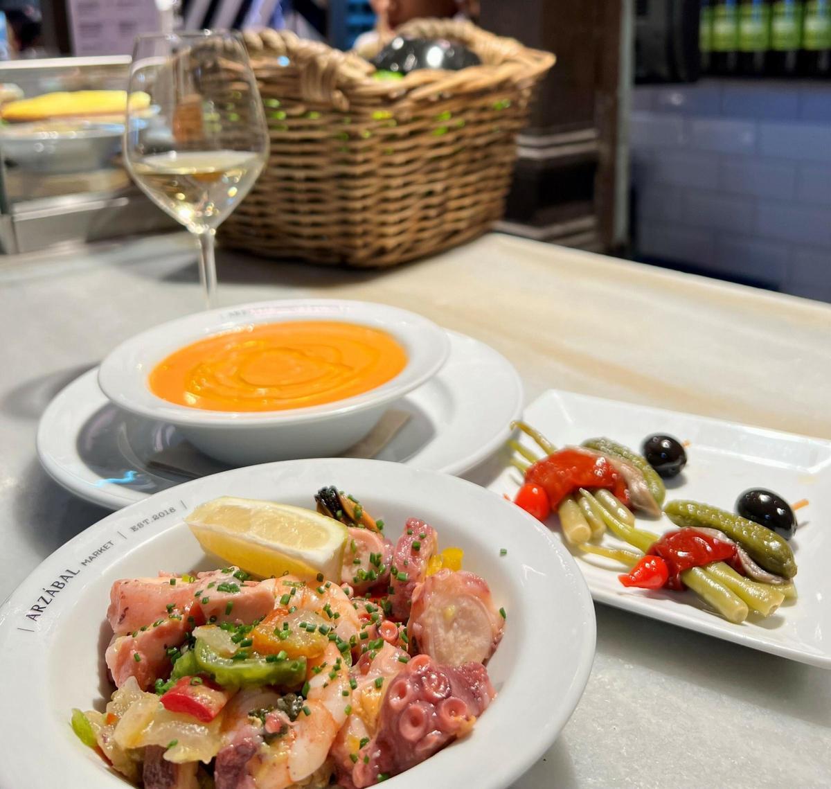 Álvaro Castellanos e Iván Morales han creado un concepto adaptado a las necesidades del Mercado de San Miguel basándose en los cimientos de su cocina.