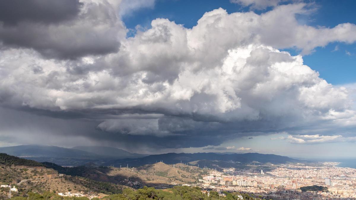 Chubascos en puntos del prelitoral de Barcelona, el 8 de marzo del 2024