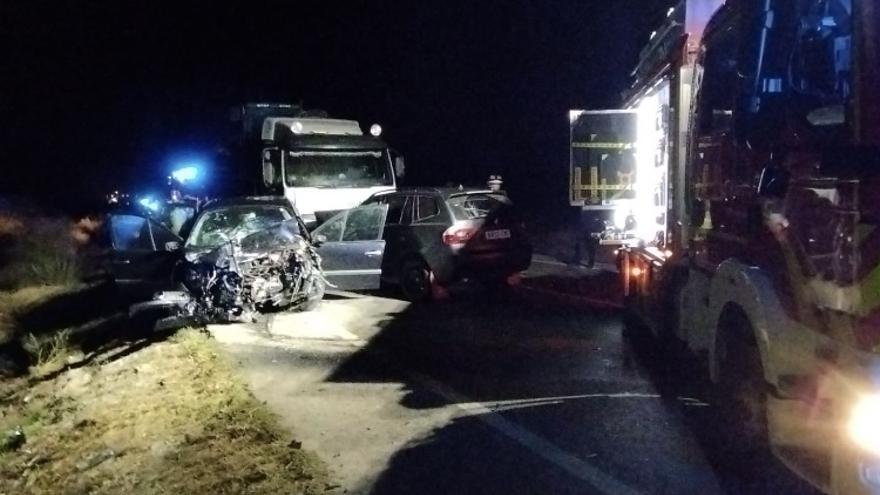 Dos heridos en un accidente entre un camión, un tractor y dos coches en Lorca
