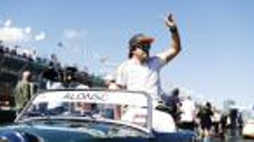 Fernando Alonso es veu al podi