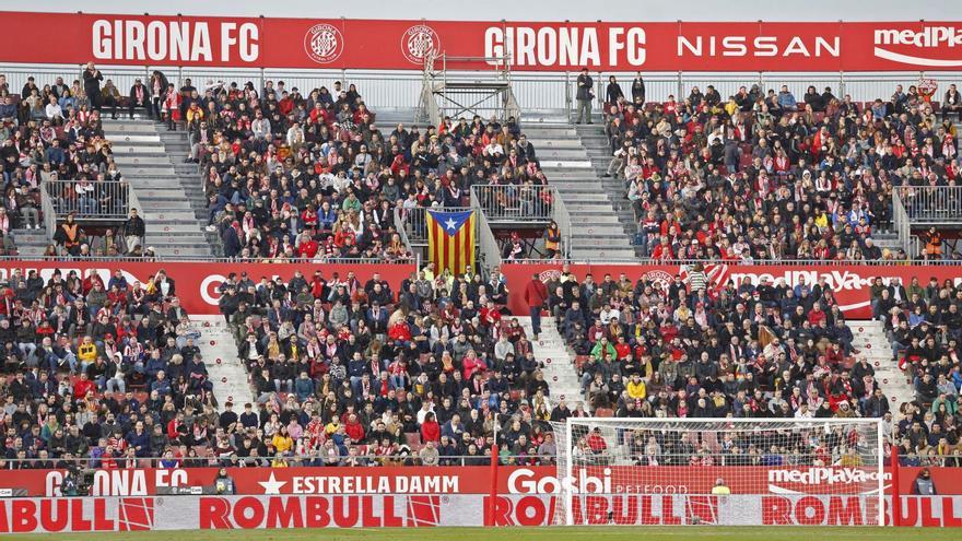 El gol nord de Montilivi, ple, dissabte passat abans de l’inici del Girona-Sevilla. | ANIOL RESCLOSA
