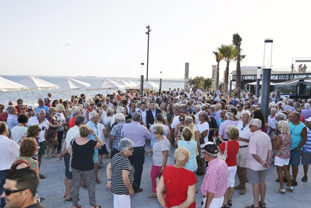 Docenas de vecinos acuden la inauguración de las obras de remodelación del paseo de Punta Margalla