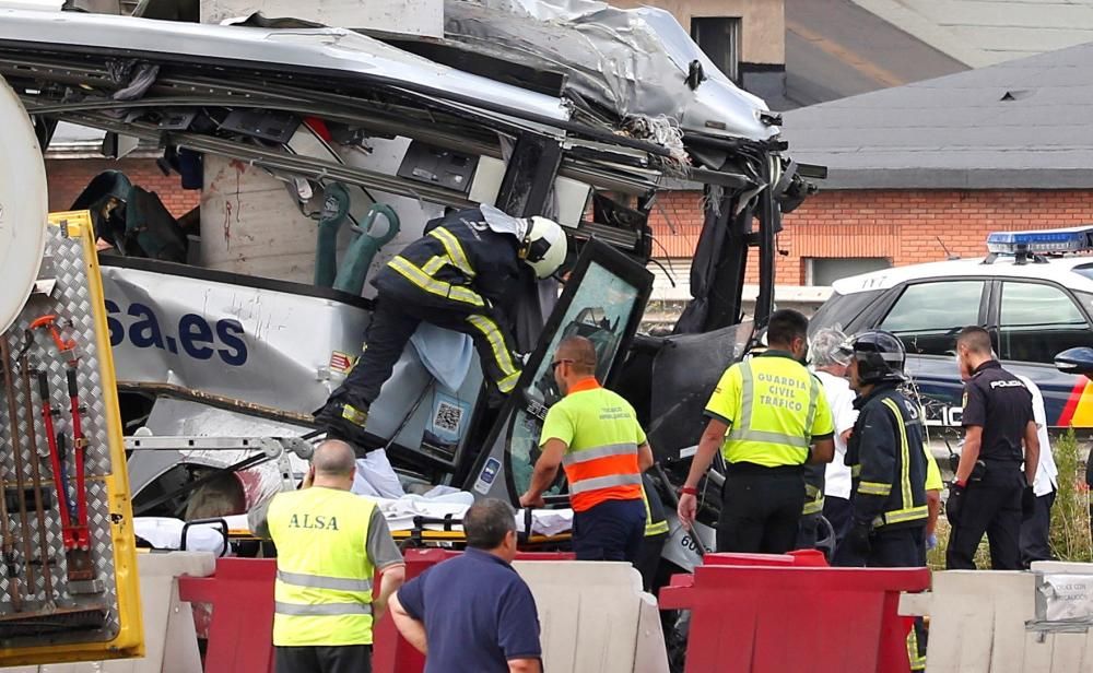 Grave accidente de un autobús en Avilés (Asturias)