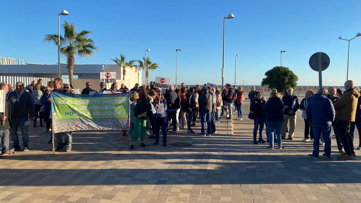 Manifestación en contra de la Ley de Costas por la delimitación de los deslindes de Dénia