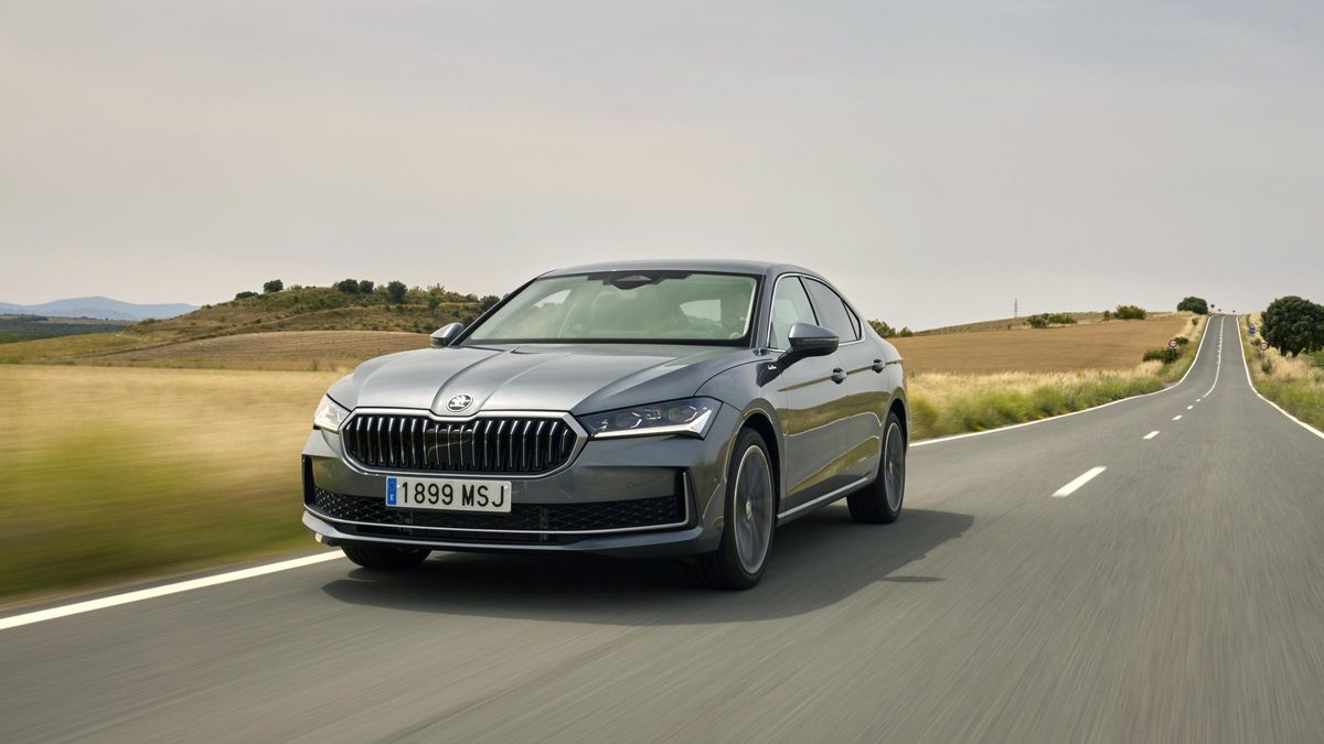 Las 10 berlinas y compactos híbridos enchufables con más autonomía del mercado