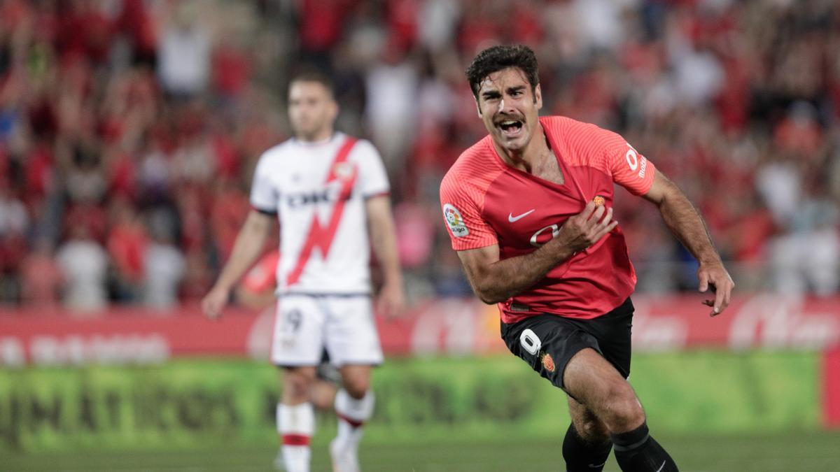 Abdón celebra el gol que marcó al Rayo Vallecano el pasado 16 de mayo y que encarriló la permanencia del Mallorca en Primera.