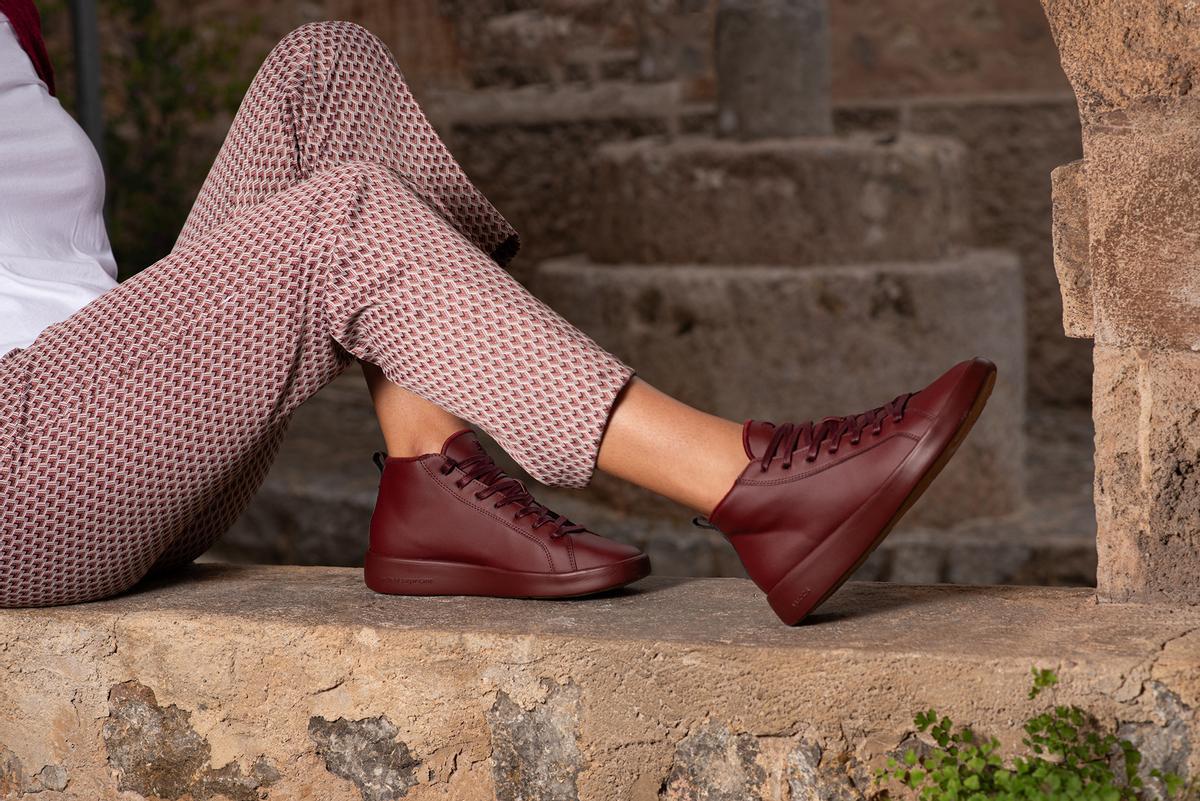 El modelo Grape Casual Boot está elaborado con piel de uva con un diseño que irradia sofisticación y elegancia