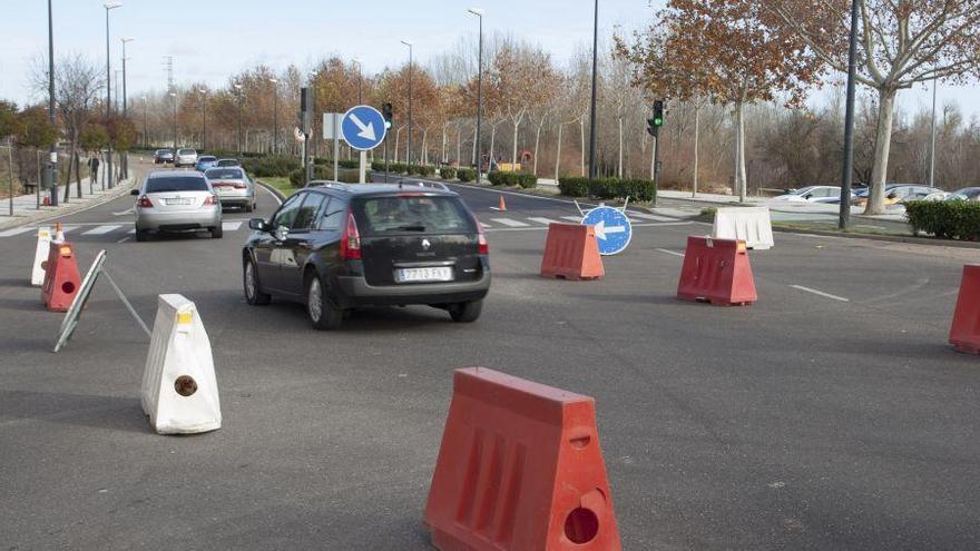 Coches en la carretera de la Aldehuela.