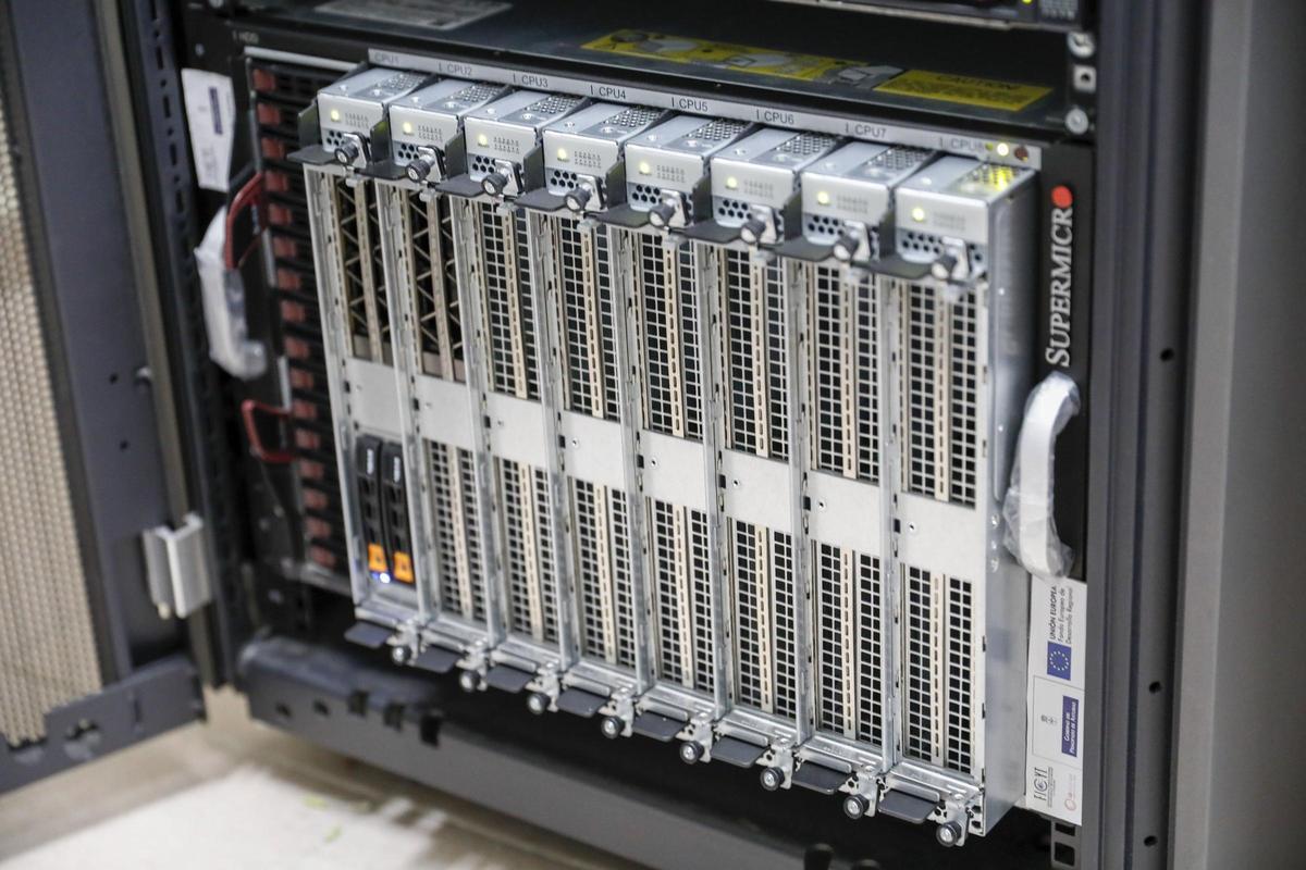 Uno de los supercomputadores del CTIC.
