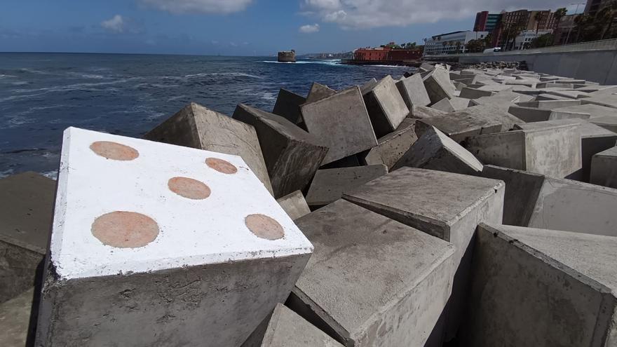 Cuando la Avenida Marítima es un juego de mesa: esta es la última contribución de arte urbano en Las Palmas de Gran Canaria