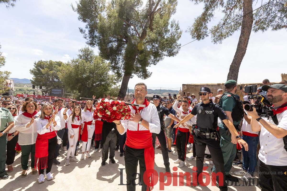 Bandeja de flores y ritual de la bendición del vino en las Fiestas de Caravaca