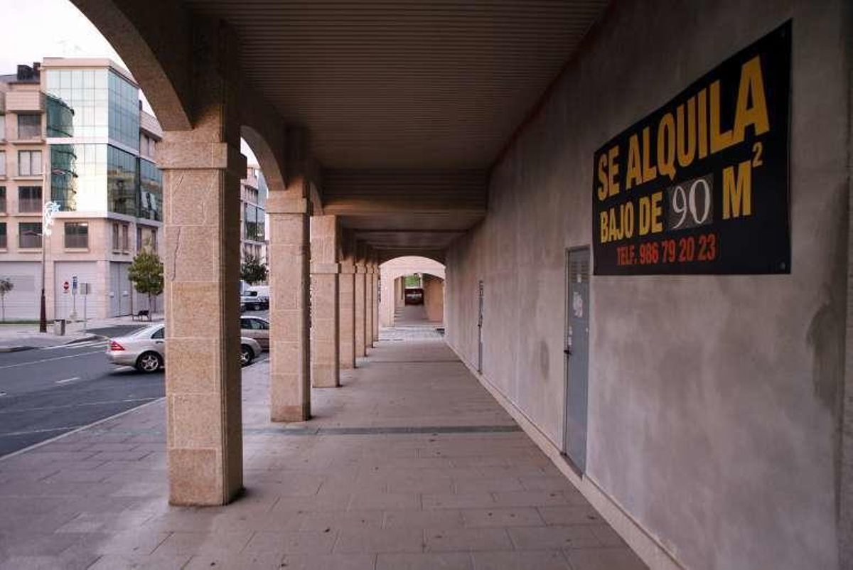 Un barrio surgido entre fincas cubiertas de maleza
