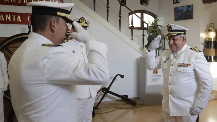 Rafael Torrecillas releva a Joaquín Vegara como comandante naval de Alicante