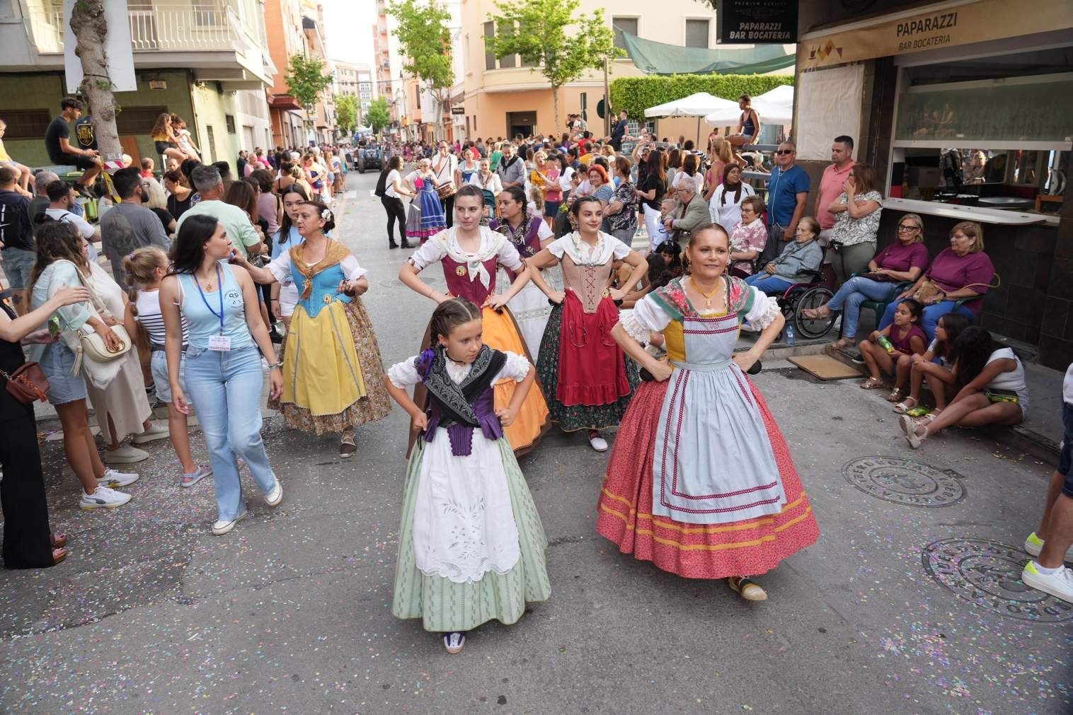 El Grau da inicio a las fiestas de Sant Pere con pólvora, bous y música