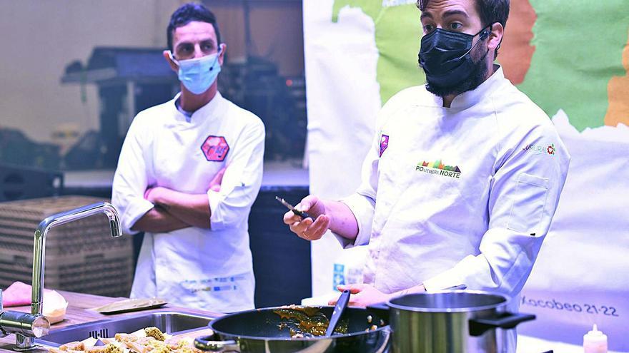 Lalín disfruta de una demostración de cocina en vivo  | BERNABÉ/JAVIER LALÍN