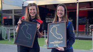 Hannah Schmitz, estratega jefe de Red Bull, y Laura Müller, ingeniera de carrera de Esteban Ocon, reconocidas en el GP de Australia