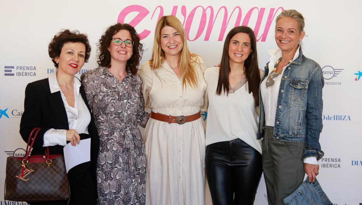 Alicia Reina, Cristina Ruiz, Montse Monsalve, Silvia Ríos y Eva Ballarin. | FOTOS; TONI ESCOBAR