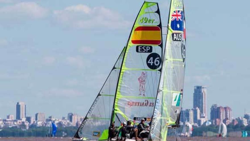 Los hermanos Alonso, durante una regata del Mundial.