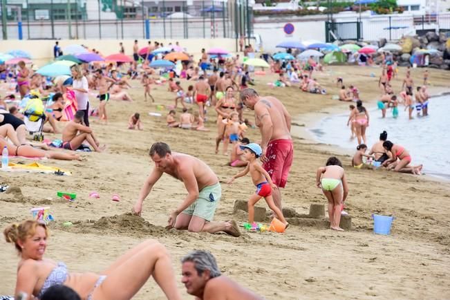 Dia del Pino en la Playa de Las Alcaravaneras