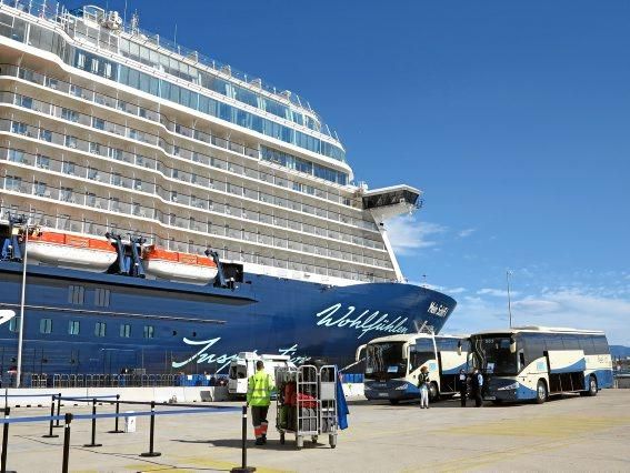 "Mein Schiff 4"