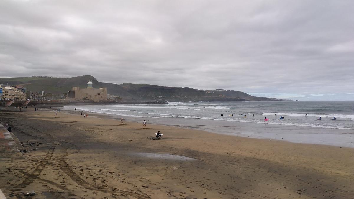 La playa de Las Canteras, este domingo