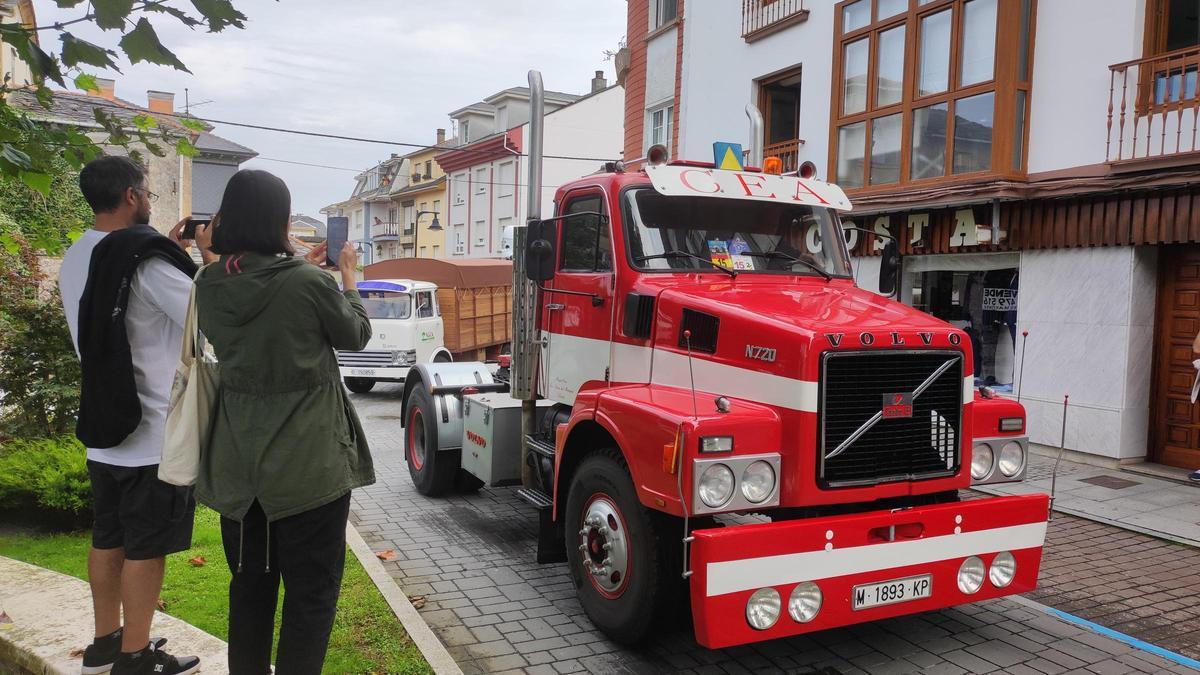 En imágenes: Así fue la fiesta del motor en La Caridad, con concentración de motos y de camiones clásicos