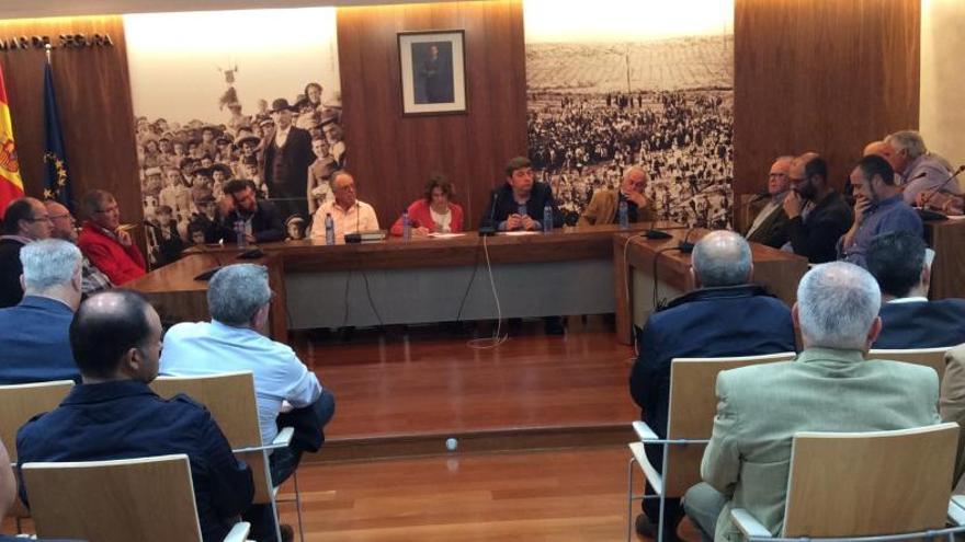Imagen de la reunión en el Ayuntamiento de Guardamar.