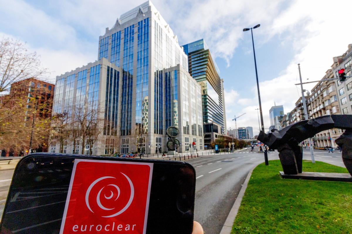 La sede en Bruselas de Euroclear, la empresa belga que custodia la mayor parte de los activos rusos congelados en suelo europeo.