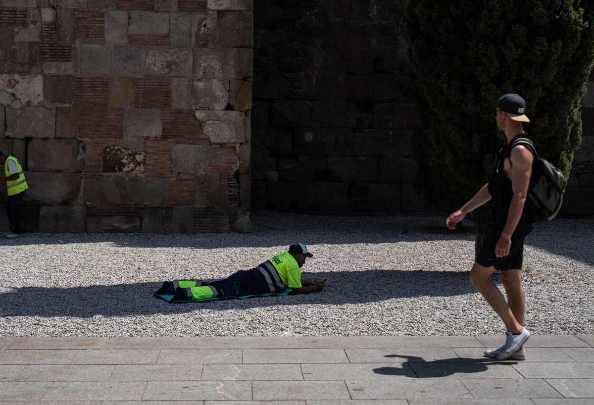 Catalunya suporta el dia més calorós de l’estiu amb màximes de quasi 44 ºC Catalunya suporta el dia més calorós de l’estiu amb màximes de quasi 44 ºC